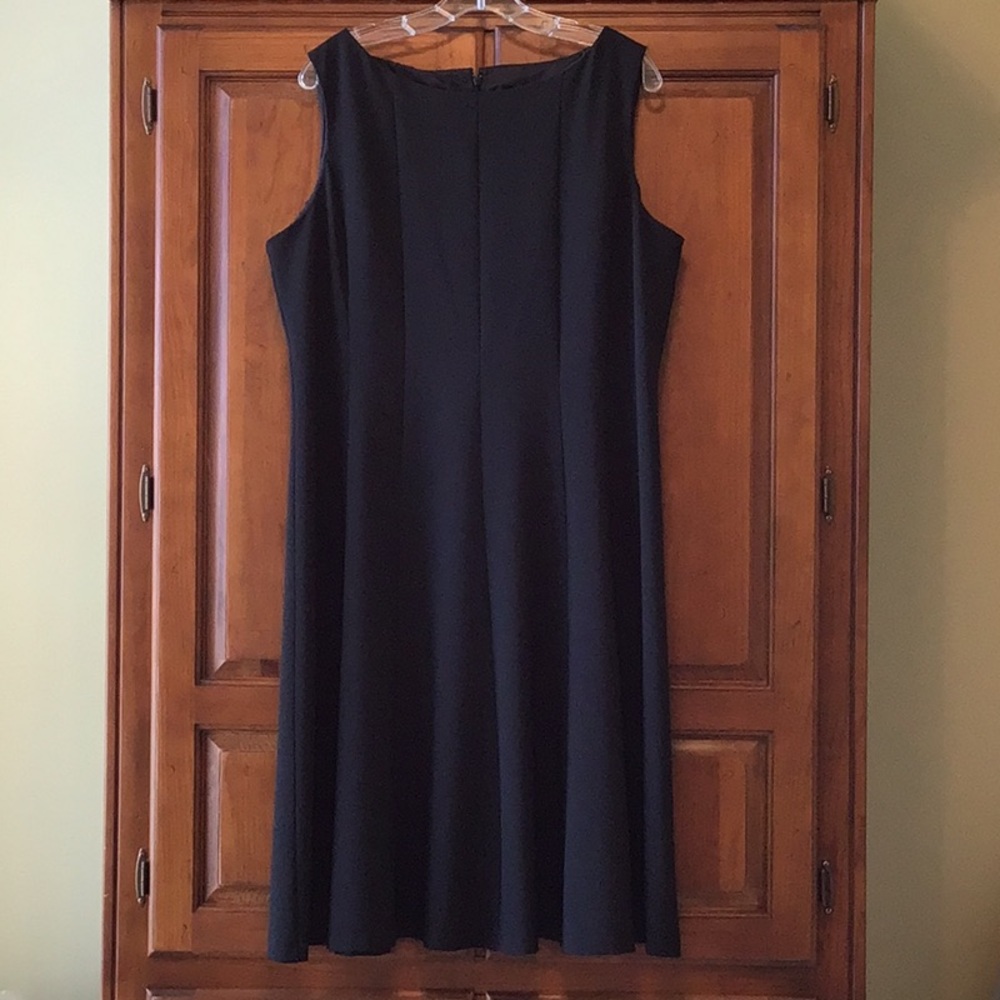 Black Label by Evan-Picone Size 16 Sleeveless Boat Neck Stretch Black Dr…
